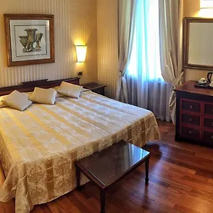 3* Hotel Cecil